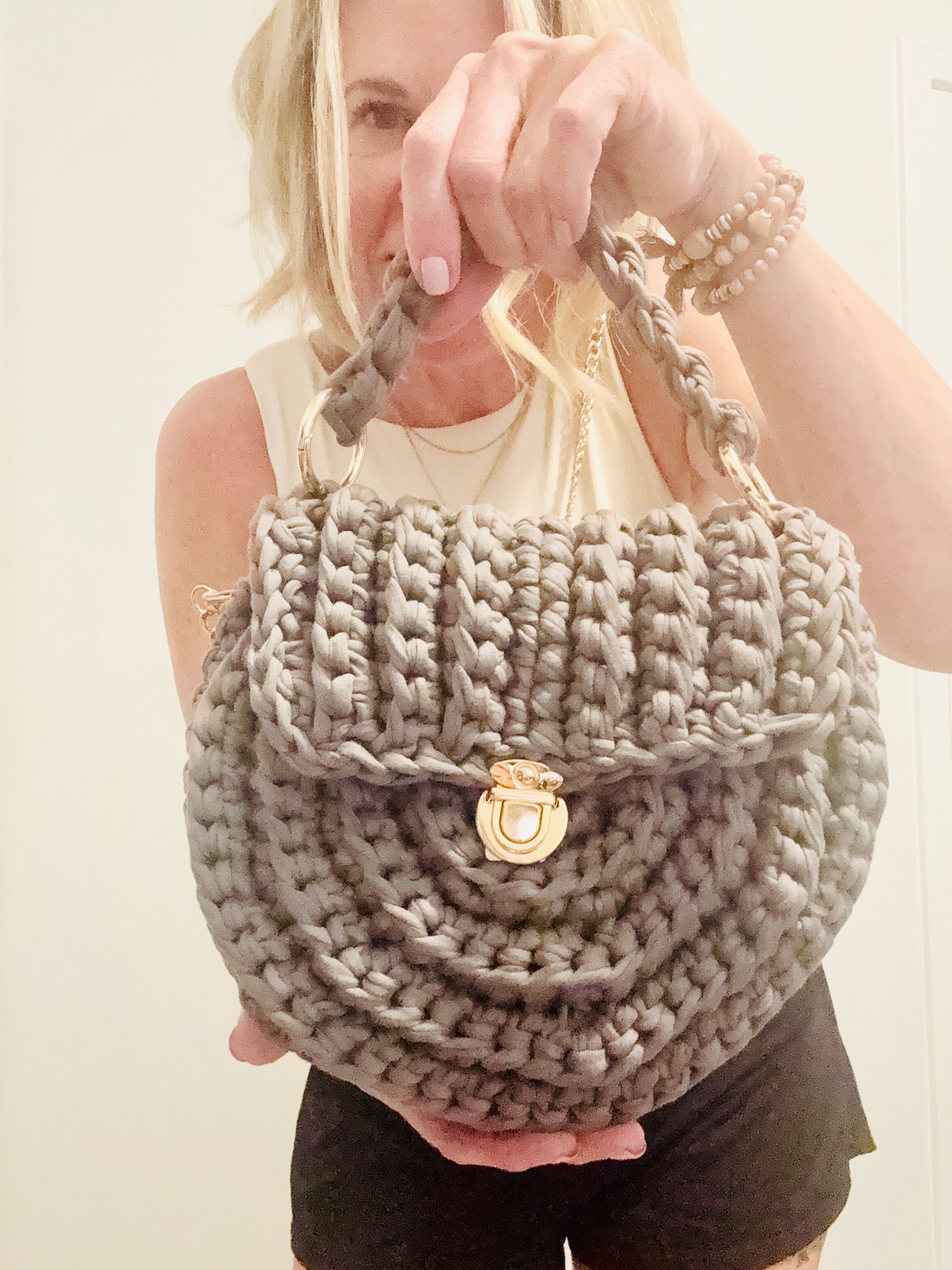 Handmade Crochet Shell Purse "Shelly"